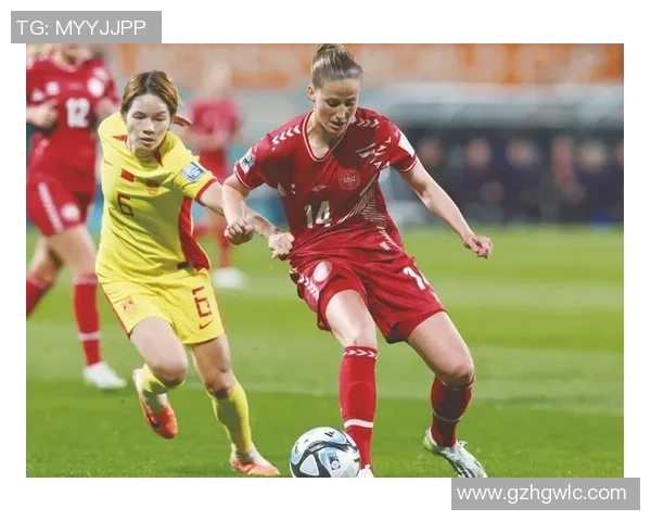 足球女队球星精彩瞬间展现赛场风采，铿锵玫瑰闪耀世界足坛