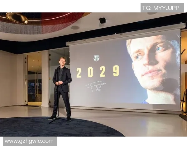 足球球星外衣潮流风采解析时尚与运动的完美融合