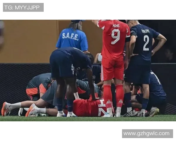 球星挑战足球博主的真实身份揭晓 引发网络热议的背后故事 球星挑战足球博主的真实身份揭晓 引发网络热议的背后故事